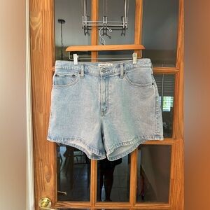 Abercrombie and Fitch Curve Love High Rise Mom Short